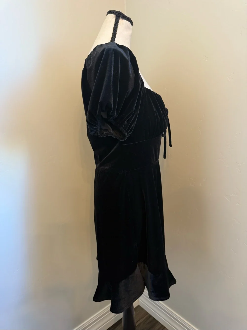 B. Darlin NWT Black Velvet Babydoll Dress Puff Sleeve Bow Mini Size 11/12